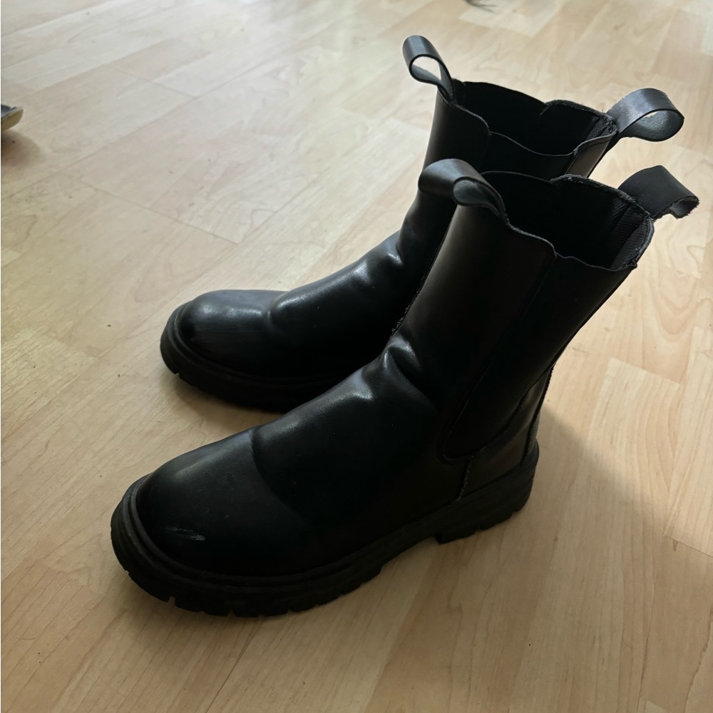 Black vegan leather women’s Boots